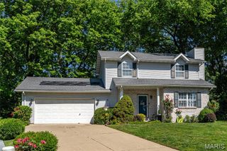 23 Williamsburg Lane, Glen Carbon, IL 62034