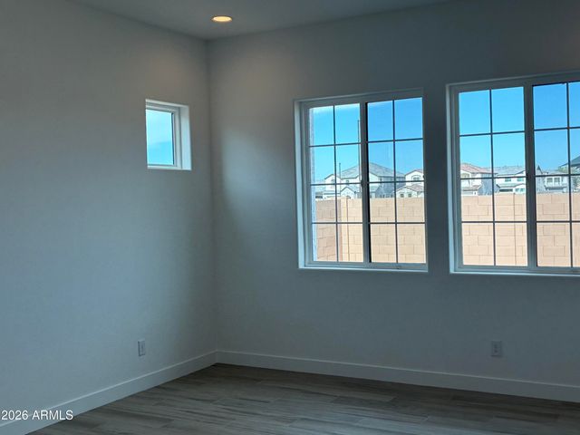 1124 E GLENEAGLE Drive, Chandler, AZ 85249