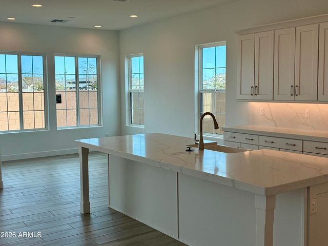 1124 E GLENEAGLE Drive, Chandler, AZ 85249