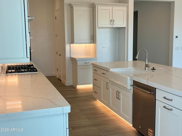 1124 E GLENEAGLE Drive, Chandler, AZ 85249