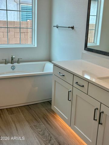 1124 E GLENEAGLE Drive, Chandler, AZ 85249