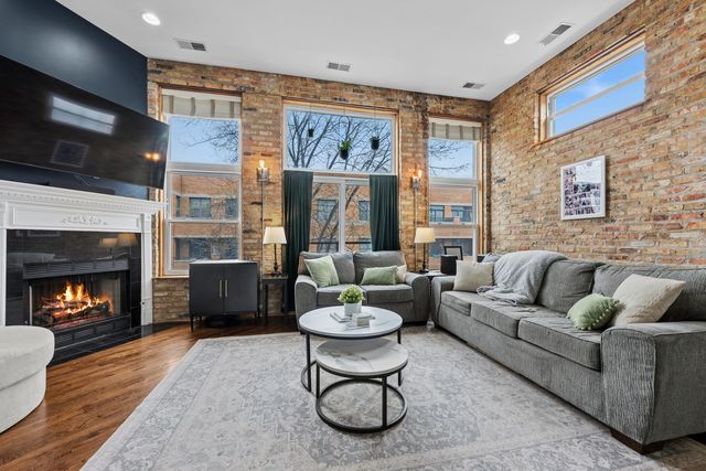 2039 W Belmont Avenue 3, Chicago, IL 60618