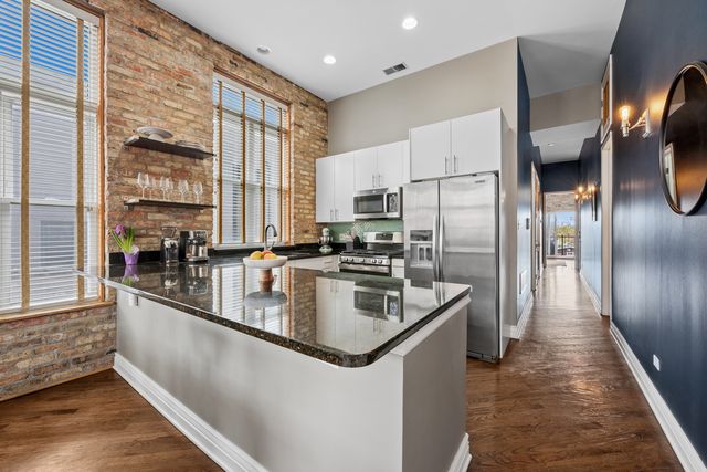 2039 W Belmont Avenue 3, Chicago, IL 60618