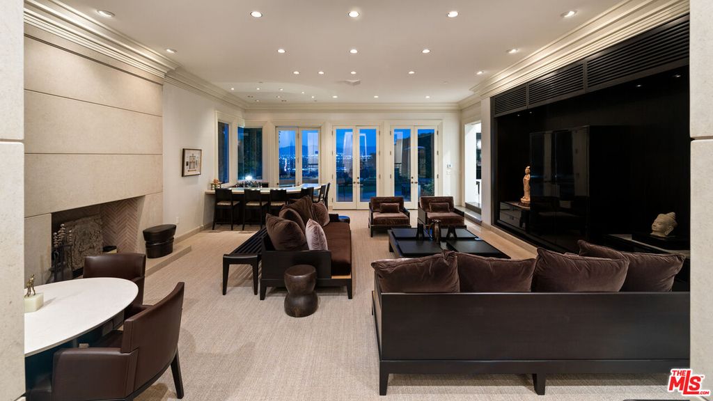 Image 12 of property listing at 14035 Aubrey Rd, Beverly Hills, CA 90210