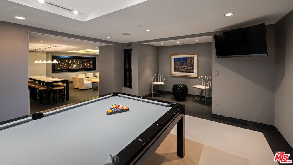 Image 14 of property listing at 14035 Aubrey Rd, Beverly Hills, CA 90210