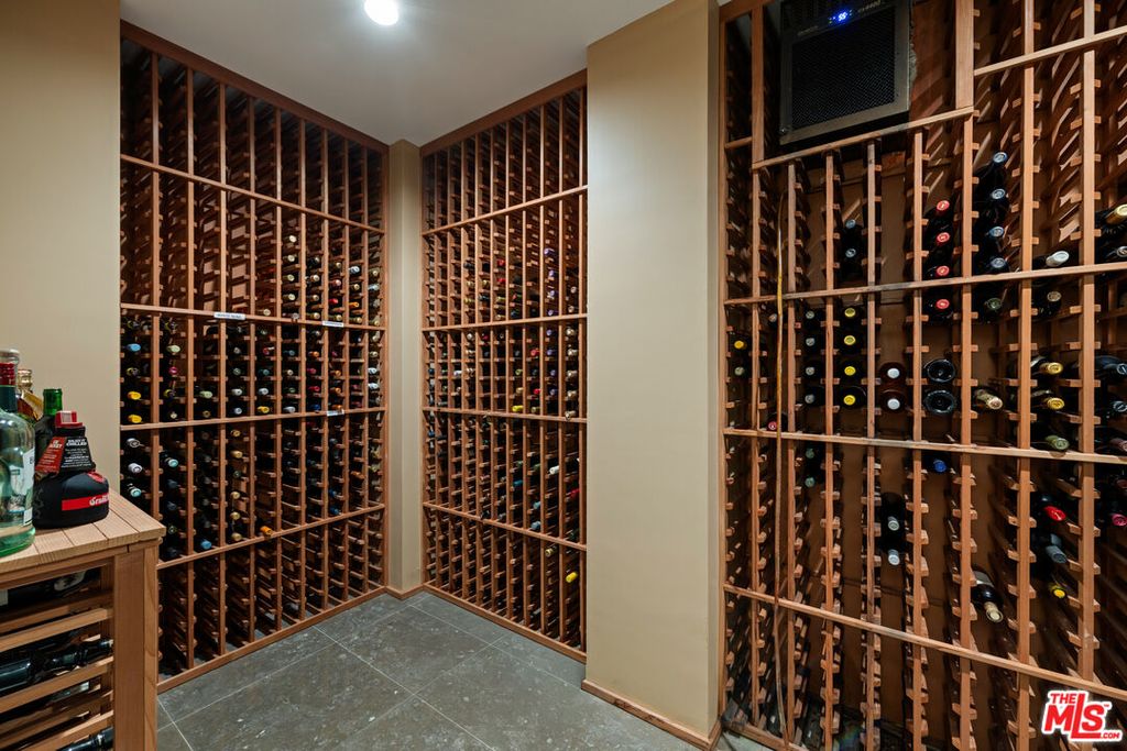 Image 15 of property listing at 14035 Aubrey Rd, Beverly Hills, CA 90210