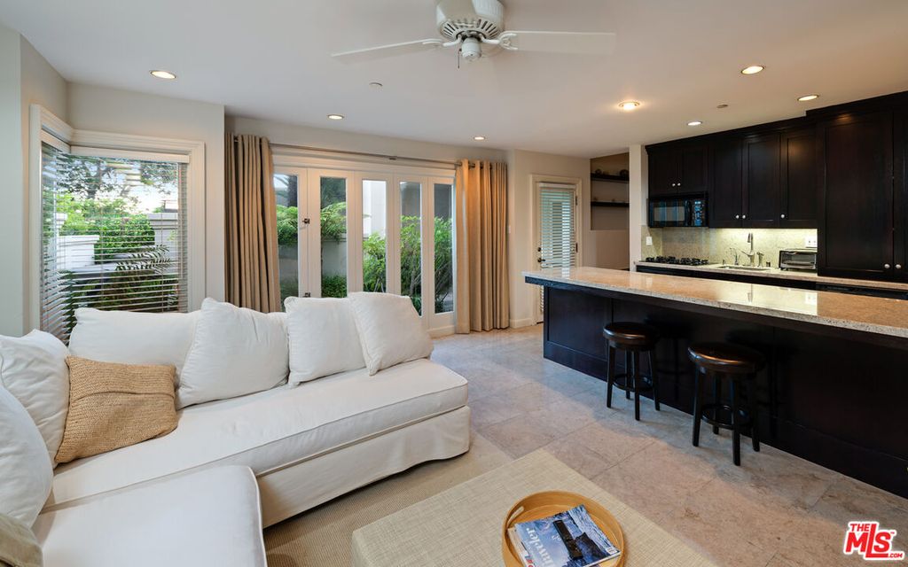 Image 18 of property listing at 14035 Aubrey Rd, Beverly Hills, CA 90210