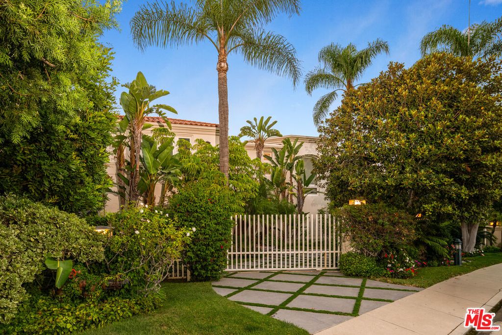 Image 21 of property listing at 14035 Aubrey Rd, Beverly Hills, CA 90210