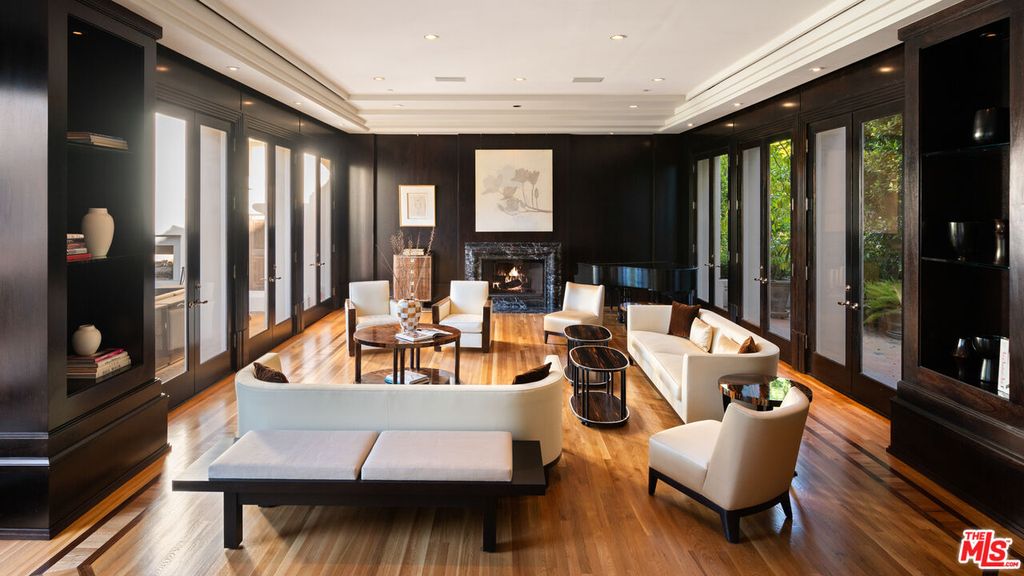 Image 7 of property listing at 14035 Aubrey Rd, Beverly Hills, CA 90210