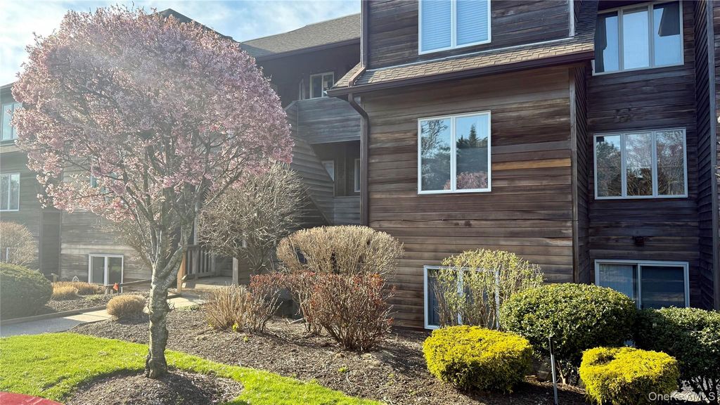 508 Fox Hill Drive, Baiting Hollow, NY 11933