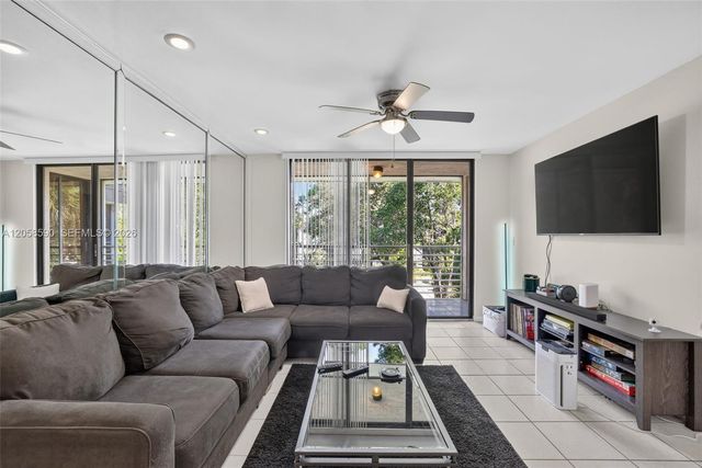 7653 NW 79th Ave 312, Tamarac, FL 33321