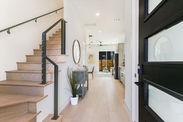 2006 Sl Davis Ave 3, Austin, TX 78702