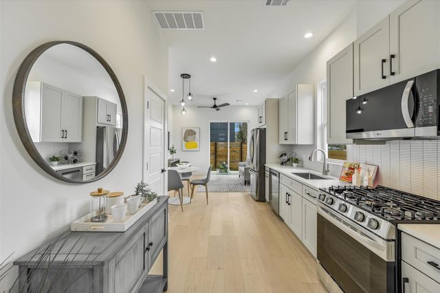 2006 Sl Davis Ave 3, Austin, TX 78702