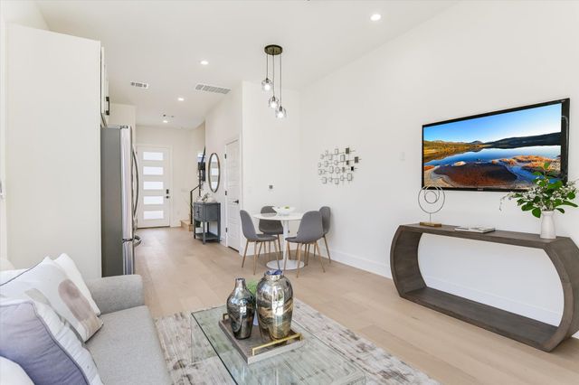 2006 Sl Davis Ave 3, Austin, TX 78702