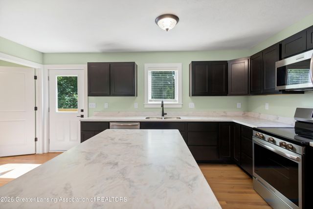 912 N Chestnut Street, Lansing, MI 48906