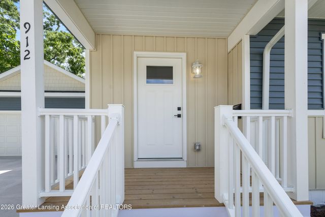 912 N Chestnut Street, Lansing, MI 48906