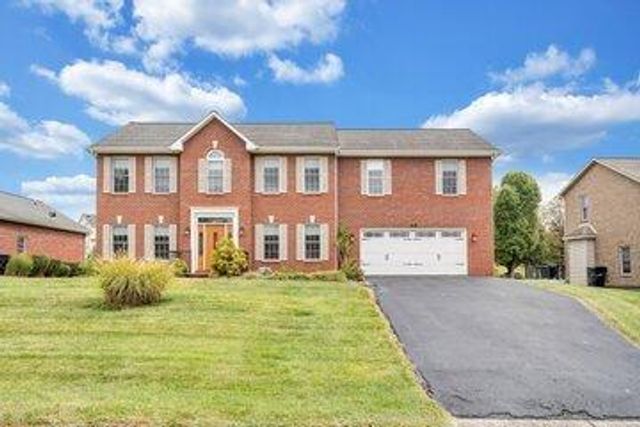 6411 Garrett LN, Roanoke, VA 24019