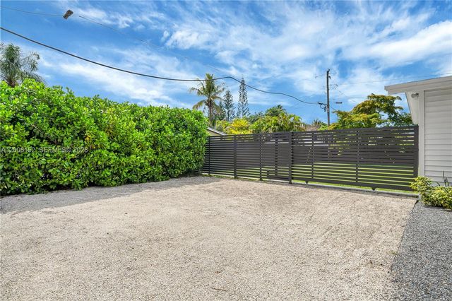 8640 SW 125th St, Miami, FL 33156