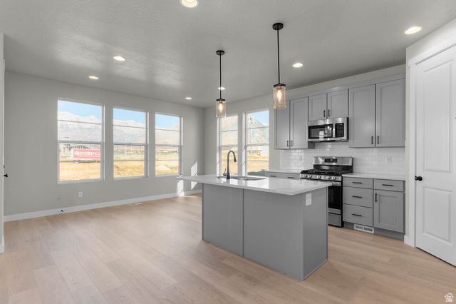 5042 W GREEN ASH LN, Highland, UT 84003