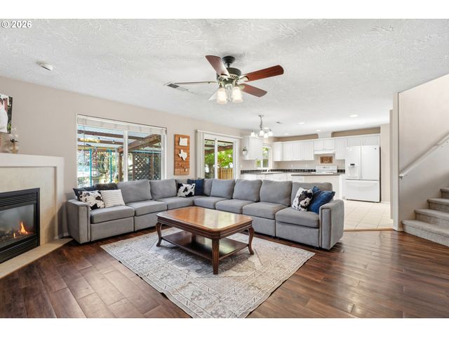 849 MEADOWLAWN Pl, Molalla, OR 97038