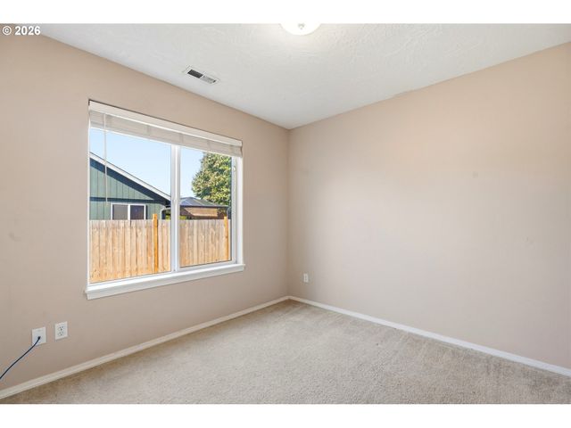 849 MEADOWLAWN Pl, Molalla, OR 97038