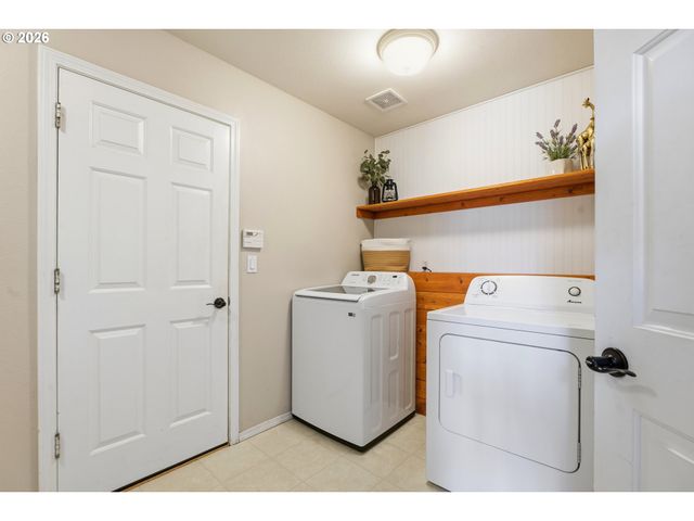 849 MEADOWLAWN Pl, Molalla, OR 97038