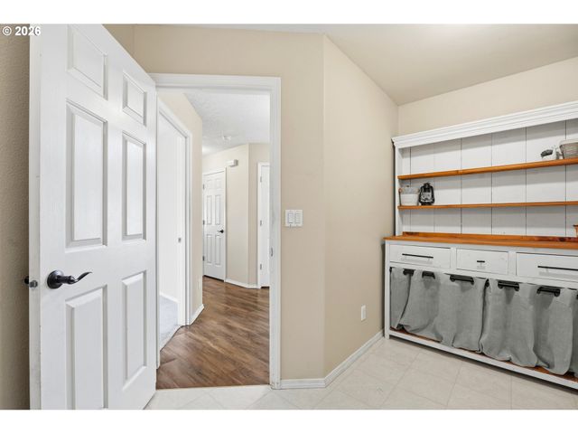 849 MEADOWLAWN Pl, Molalla, OR 97038