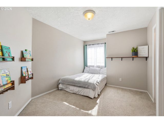 849 MEADOWLAWN Pl, Molalla, OR 97038