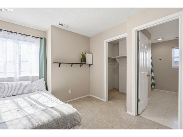 849 MEADOWLAWN Pl, Molalla, OR 97038