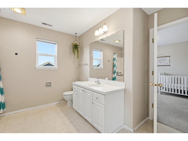 849 MEADOWLAWN Pl, Molalla, OR 97038