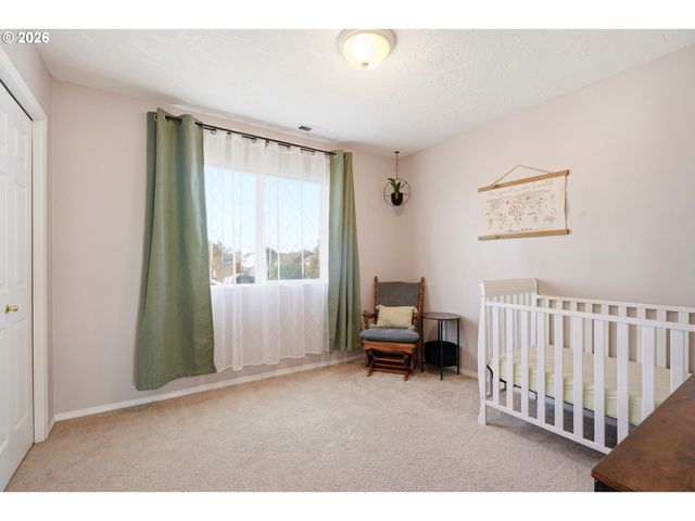 849 MEADOWLAWN Pl, Molalla, OR 97038