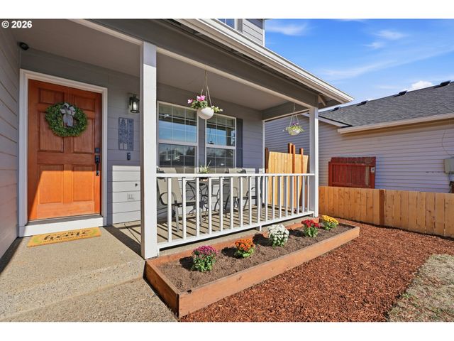 849 MEADOWLAWN Pl, Molalla, OR 97038