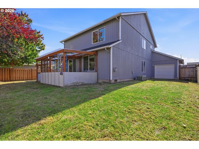 849 MEADOWLAWN Pl, Molalla, OR 97038