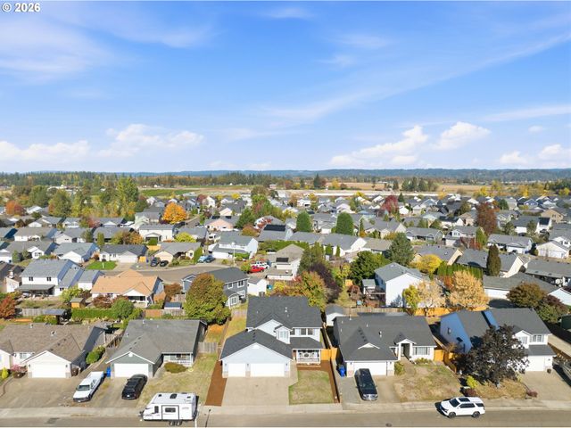 849 MEADOWLAWN Pl, Molalla, OR 97038