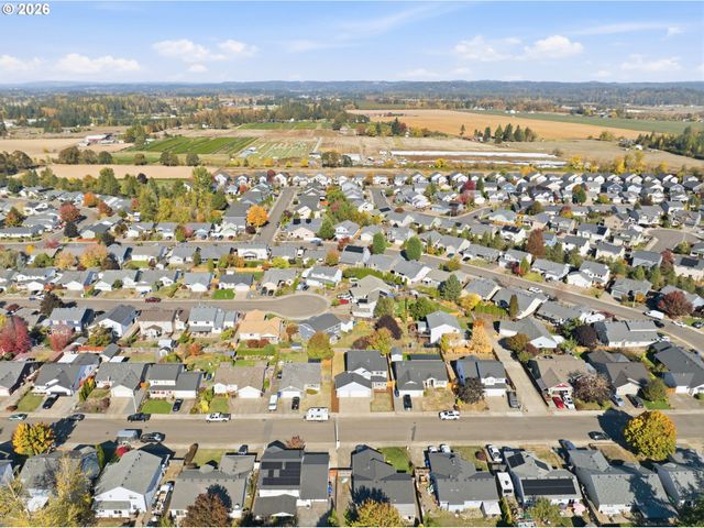 849 MEADOWLAWN Pl, Molalla, OR 97038