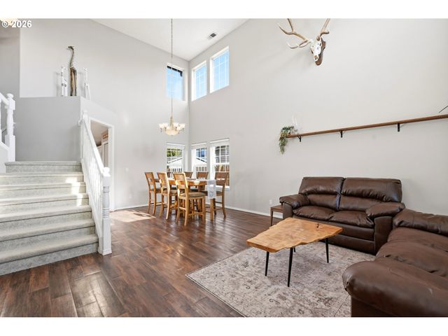 849 MEADOWLAWN Pl, Molalla, OR 97038
