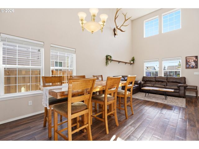 849 MEADOWLAWN Pl, Molalla, OR 97038