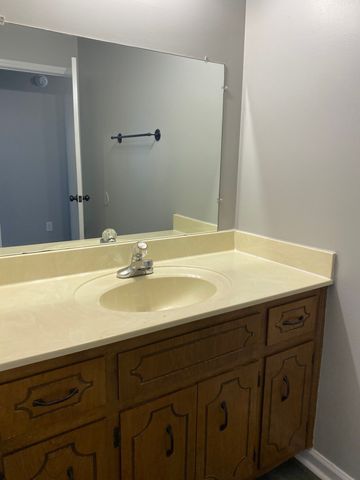 3875 Northeast Dr H, Clarksville, TN 37042