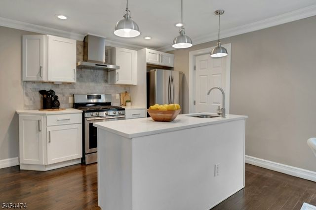 30 Tichenor Pl, Montclair Twp., NJ 07042