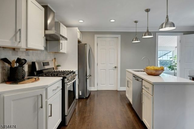 30 Tichenor Pl, Montclair Twp., NJ 07042