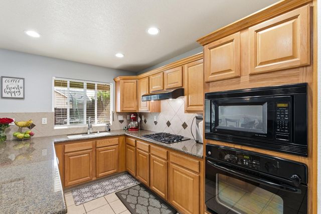 1116 Liberation Way, Lemoore, CA 93245