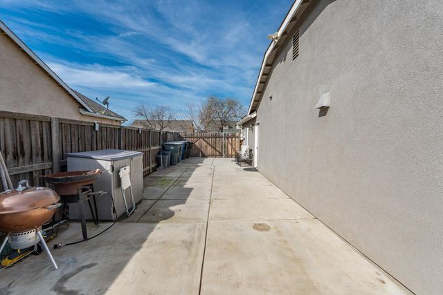 1116 Liberation Way, Lemoore, CA 93245