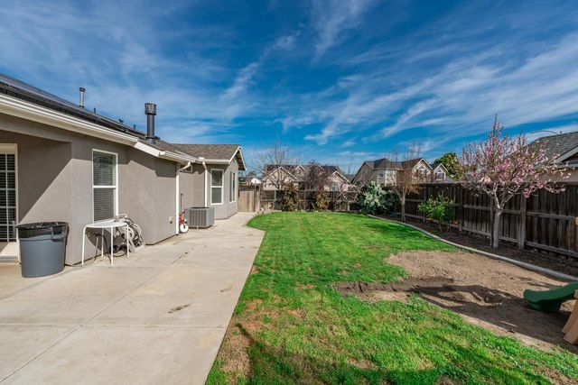1116 Liberation Way, Lemoore, CA 93245