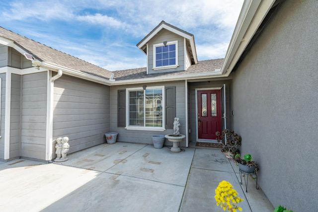 1116 Liberation Way, Lemoore, CA 93245