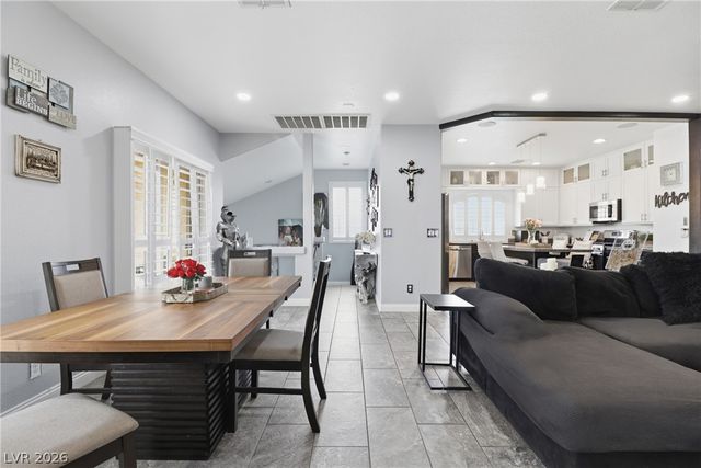 7218 Shannon Ridge Court, Las Vegas, NV 89118