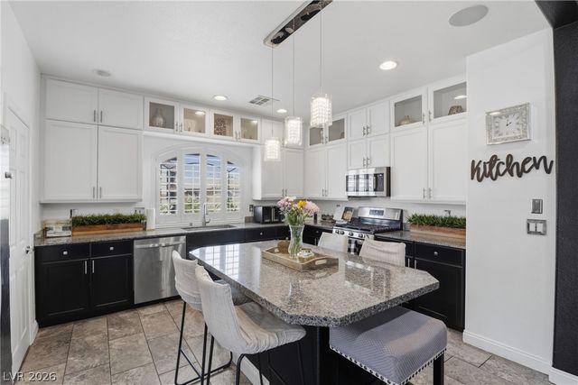 7218 Shannon Ridge Court, Las Vegas, NV 89118