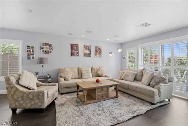 7218 Shannon Ridge Court, Las Vegas, NV 89118