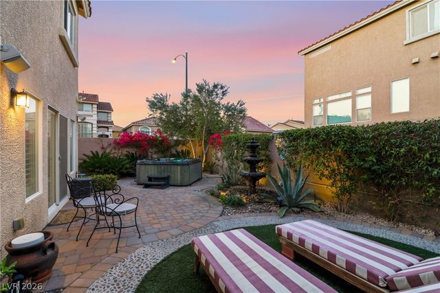 7218 Shannon Ridge Court, Las Vegas, NV 89118