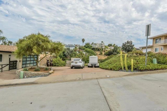 Trenton, San Diego, CA 92117
