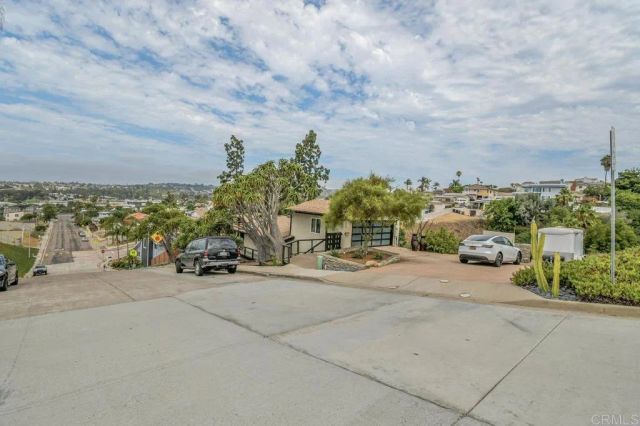 Trenton, San Diego, CA 92117
